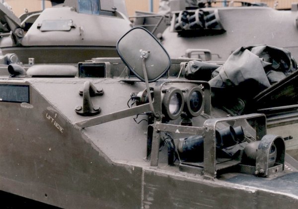 M113C&V rookbuslanceerinrichting, claxon en verlichting