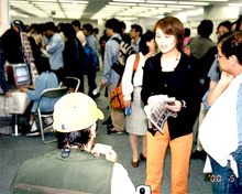 iWeek 2000�A��������Ɩ��h�̌���������v�یb�q����