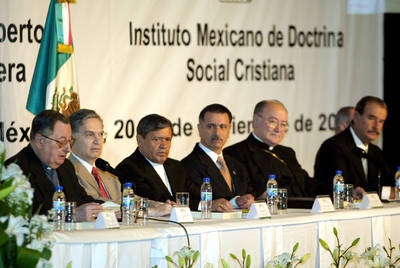 Prelados cat�licos con Derbez, Abascal y Fox