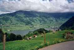 Steinen (links)Lauerzersee (mitte) Schwyz (rechts)