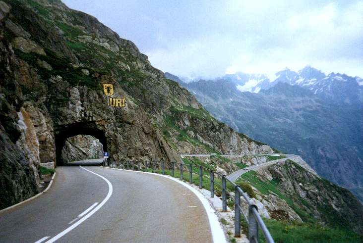 Das Meiental mit der Sustenpass Strasse bietet ein grandiose Alpen Kulisse