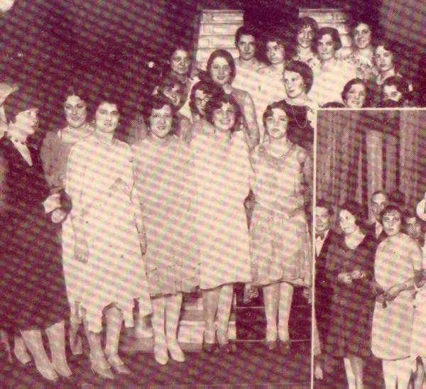 Sociedad Argentina, Galerias de personalidades relevantes de la Argentina en los ambitos culturales, artisticos, empresariales, deportivos y religiosos, Relaciones Exteriores Argentinas, embajadas y embajadores, mundo diplomatico, consulados, articulos y entrevistas, personalidades y hechos relevantes, informacion y noticias, agenda y links - Sociedad Argentina, polo, visitas ilustres, galeria, Zona Norte, empresas, negocios y empresarios, consumo, habitos y costumbres, temporada lirica y Teatro Colon, Historia Argentina: Imagenes y fotos, el Centenario, la belle epoque, los a&ntilde;os veinte y las decadas del treinta y cuarenta, el peronismo, Eva Peron y Juan Domingo Peron; arquitectura, palacios y estancias, personalidades y hechos relevantes; anecdotas, habitos y costumbres, las grandes tiendas, comercios e industrias; presidentes, politicos, funcionarios y personalidades de los ambientes cultural, artistico, economico, religioso, deportivo y cientifico; documentos y testimonios; el Jockey Club; Argentina y la politica exterior, su insercion en el mundo; Grandes familias argentinas: Los Alvear, Alzaga y Anchorena, los Pueyrredon, Ramos Mejia, Bullrich, Martinez de Hoz, Bunge, Lezica, Zapiola, etc. sus origenes, estancias, palacios y fortunas, sus miembros mas destacados en la historia del pais.