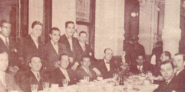 Sociedad Argentina, Galerias de personalidades relevantes de la Argentina en los ambitos culturales, artisticos, empresariales, deportivos y religiosos, Relaciones Exteriores Argentinas, embajadas y embajadores, mundo diplomatico, consulados, articulos y entrevistas, personalidades y hechos relevantes, informacion y noticias, agenda y links - Sociedad Argentina, polo, visitas ilustres, galeria, Zona Norte, empresas, negocios y empresarios, consumo, habitos y costumbres, temporada lirica y Teatro Colon, Historia Argentina: Imagenes y fotos, el Centenario, la belle epoque, los a&ntilde;os veinte y las decadas del treinta y cuarenta, el peronismo, Eva Peron y Juan Domingo Peron; arquitectura, palacios y estancias, personalidades y hechos relevantes; anecdotas, habitos y costumbres, las grandes tiendas, comercios e industrias; presidentes, politicos, funcionarios y personalidades de los ambientes cultural, artistico, economico, religioso, deportivo y cientifico; documentos y testimonios; el Jockey Club; Argentina y la politica exterior, su insercion en el mundo; Grandes familias argentinas: Los Alvear, Alzaga y Anchorena, los Pueyrredon, Ramos Mejia, Bullrich, Martinez de Hoz, Bunge, Lezica, Zapiola, etc. sus origenes, estancias, palacios y fortunas, sus miembros mas destacados en la historia del pais.