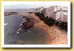 Praia dos Namorados.