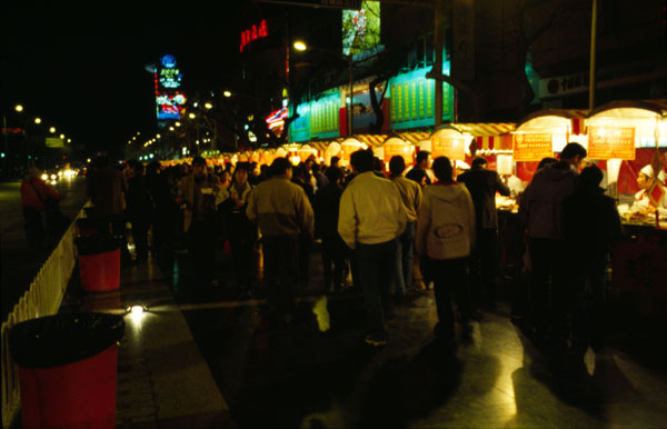 nachtmarkt.jpg (48662 bytes)