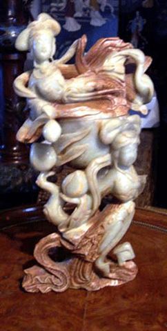 NICE CARVED JADE STATUE / CONTAINER