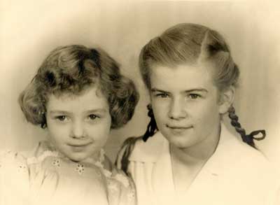 Dee with younger sister, Carol
