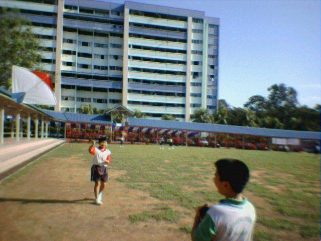 Jun Ru & Jiafeng are flying kites.