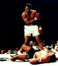 Al� grit�ndole a Sonny Liston: �Lev�ntate y pelea, desgraciado! �No eras tan duro? �Nadie lo dir�a!