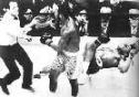 Al� en el suelo durante los tres segundos que le costaron el primer duelo contra Joe Frazier.