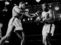 Cassius Clay marc�ndole el rostro a Liston.1964.