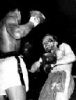 Justo antes del K.O. t�cnico en el 4�; Al�-Henry Cooper.