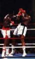 Un triste ep�logo: Larry Holmes, su ex-sparring, destroza a Al� (37 a�os) en su conato de regreso en 1980.