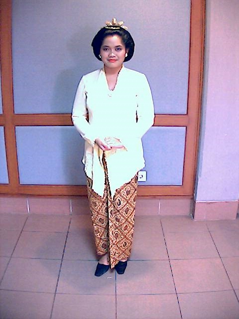 Ita in kebaya before her friend's wedding