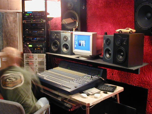 A view of the equipment from the right