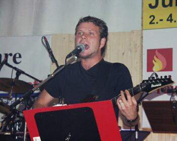 Vocals & guitar - Hannes Schmid