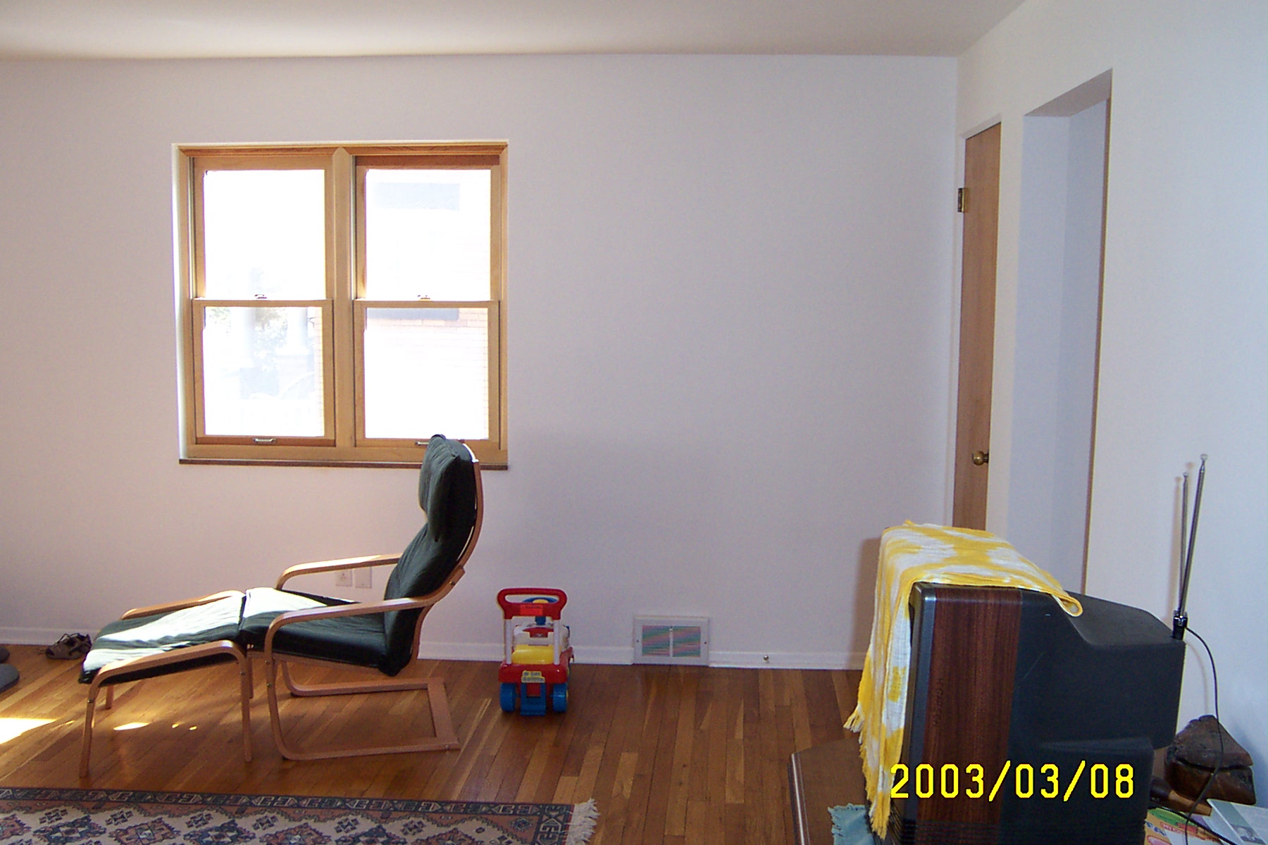 Living room: 7140 Reynolds