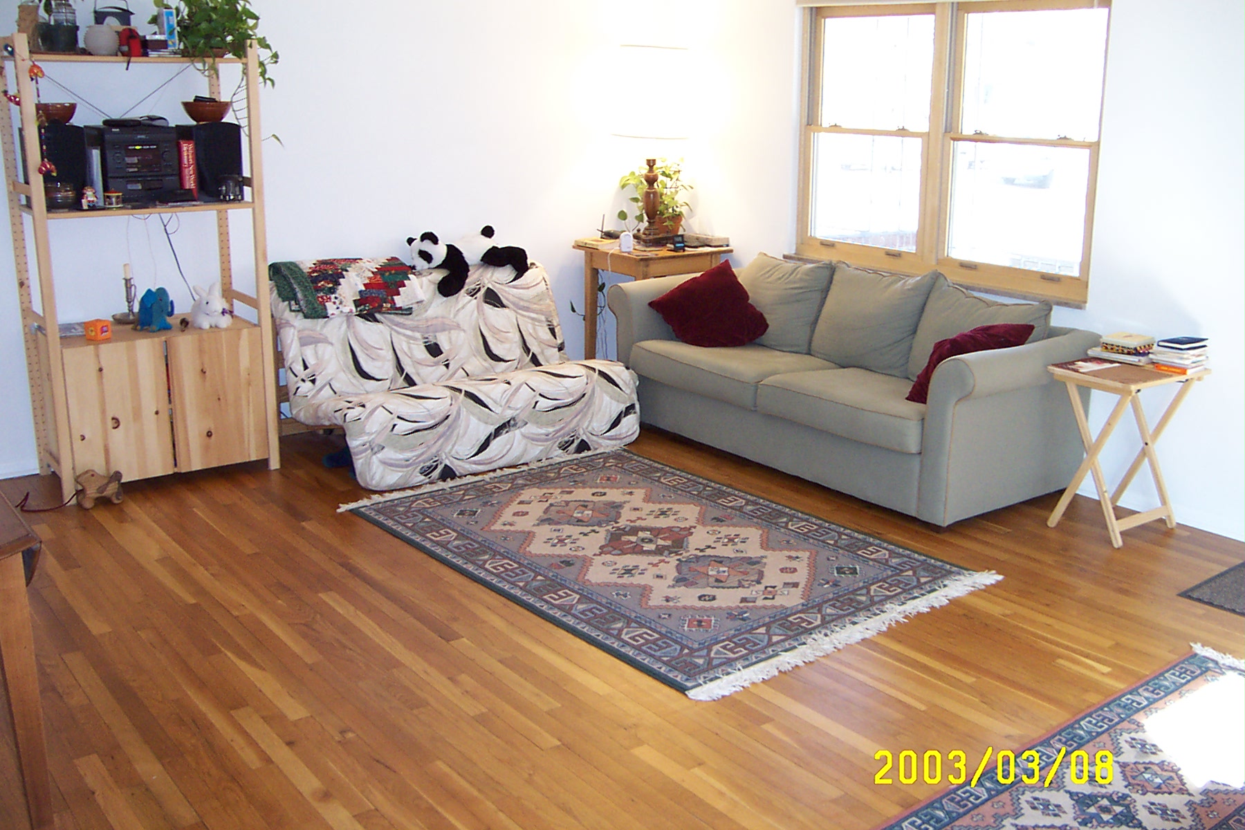 Living room: 7140 Reynolds