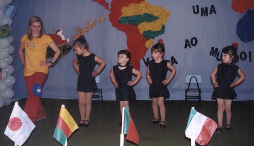 Apresenta��o final de ano, Uma Volta ao Mundo