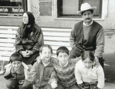 gyp family copy.jpg (31582 bytes)