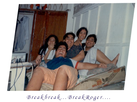 ang walang kamatayan radio...break break..break roger...nawawala si roger..10-2 mo?><br>
<img src=