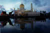 brunei_omar_ali_suffudian_mosque.jpg (54921 bytes)