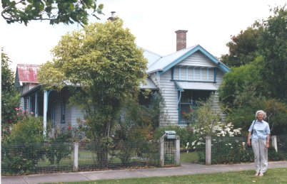 William Richmond's house Fyans st Colac in 2002 with his grandaughter Wendy outside 2002
