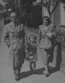 Bill, Eva & Sheila YATES