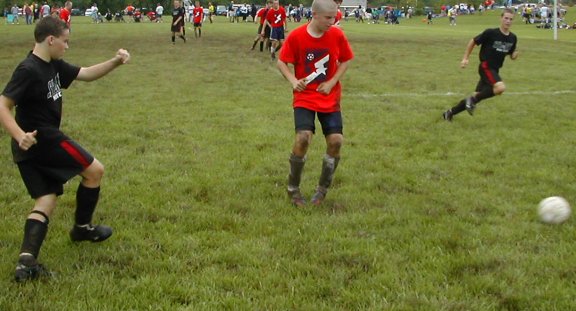 Dan passes to Woody on the run