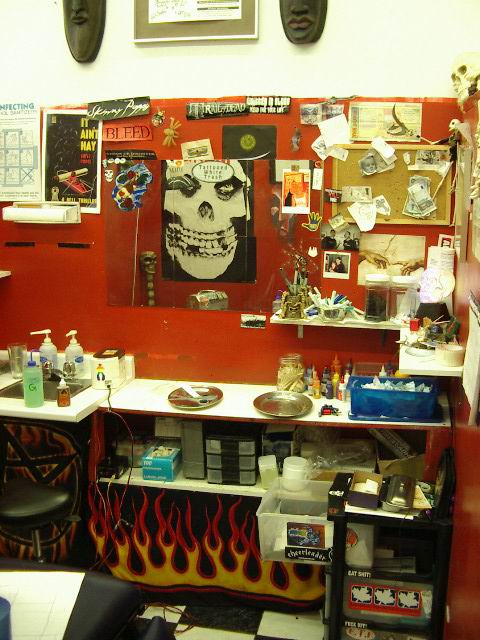 Buzz's tattoo studio, lots of stuff to look at....