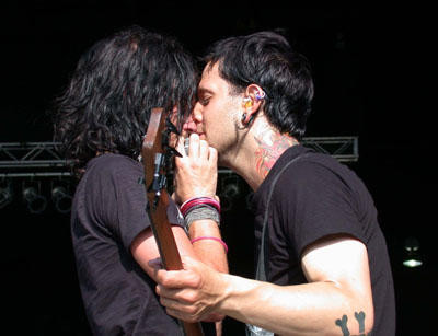 bert and jeph... kissing??