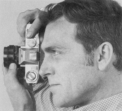 Bell and Howell Auto 35, holding the camera (I)