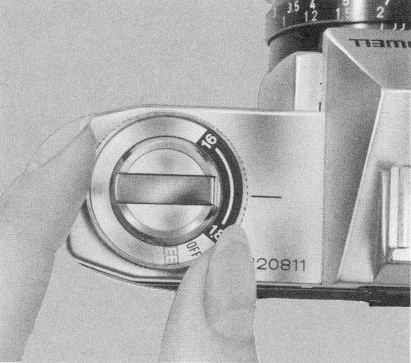 Bell and Howell Auto 35, Lens Opening Control