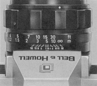 Bell and Howell Auto 35, Depth of Field scale