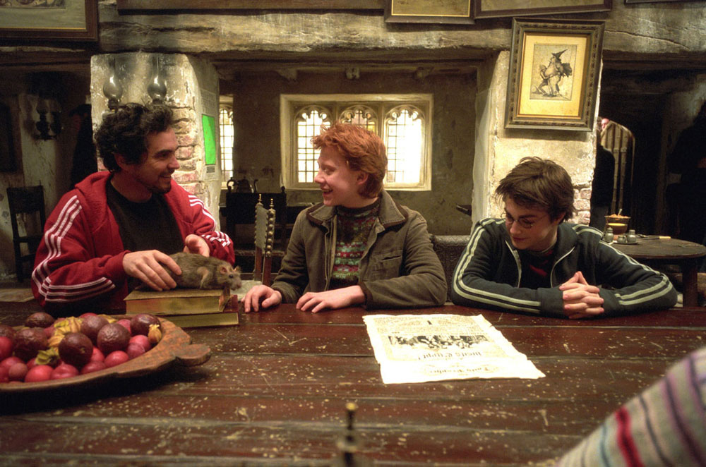 Alfonso Cauron, Rupert, Daniel, and Scabbers in the Leaky Cauldron.