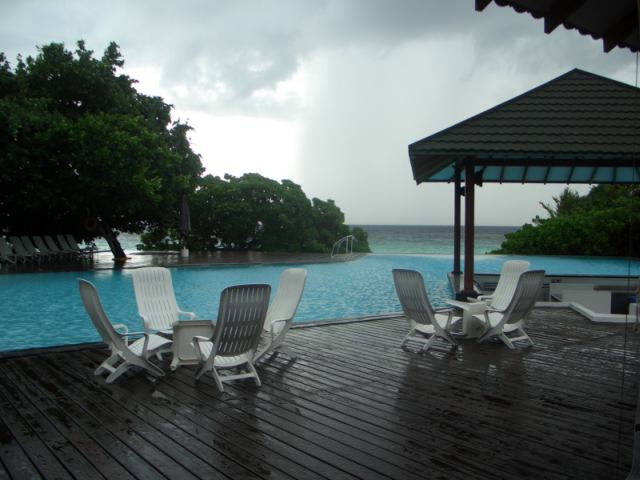 poolbar and outlook to relax