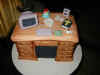 desk.JPG (25354 bytes)