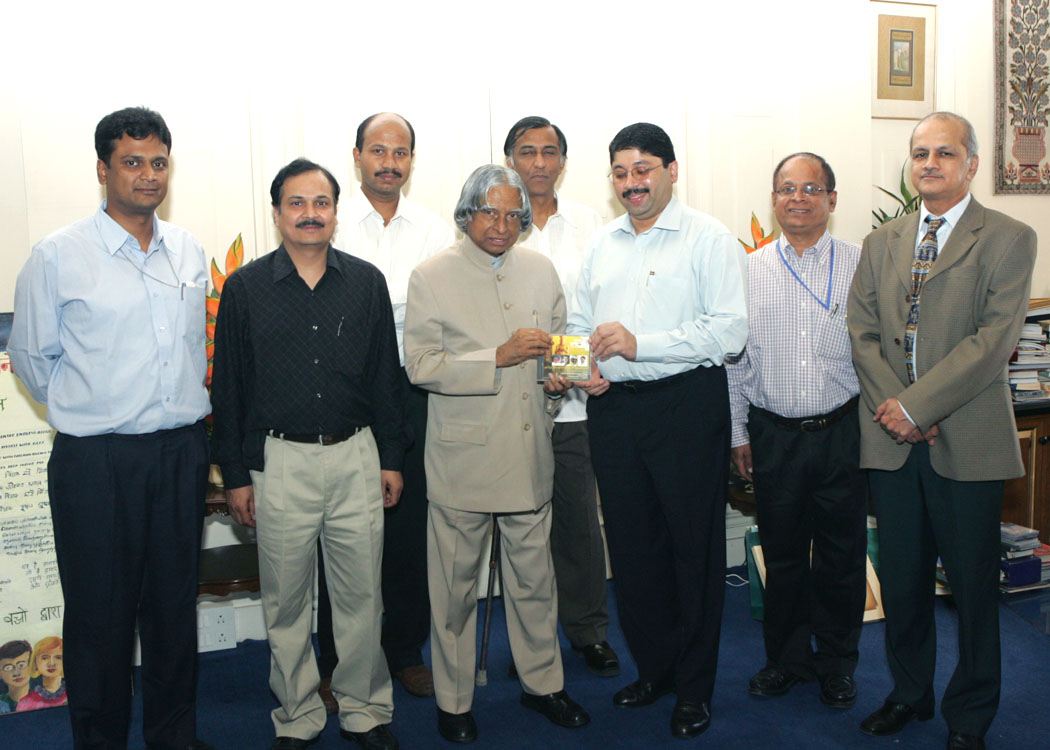  (Left to Right) Sanjay Murthy, Mahesh Kulkarni, RKVS Raman, Hon. President Dr Kalam, IT Secretary Mr. Brajesh Kumar, Hon. IT Minister Mr. Dayanidhi Maran, Mr S Ramakrishnan, Joint Secretary Mr. R Chandrashekhar