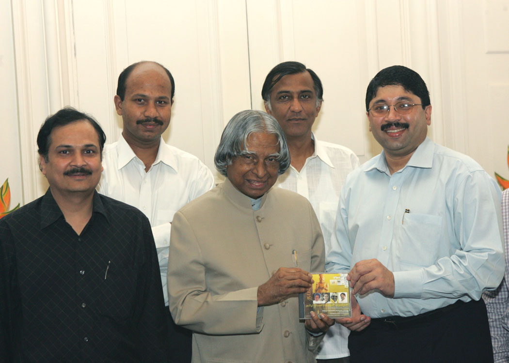  (Left to Right) Mahesh Kulkarni, RKVS Raman, Hon. President Dr Kalam, IT Secretary Mr. Brajesh Kumar, Hon. IT Minister Mr. Dayanidhi Maran