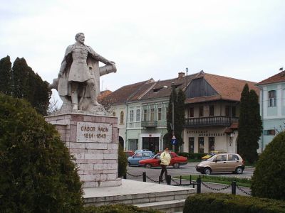 G�bor �ron szobra
