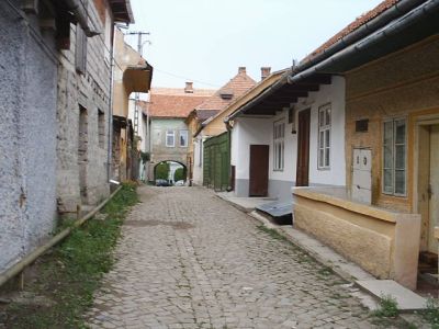 K�zdiv�s�rhelyi udvart�r