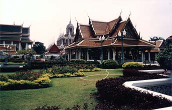 Wat Rachanada and Loha Prasat near Khao San Road