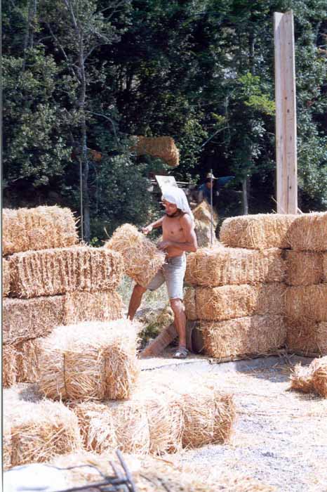 09-trae-más-paja