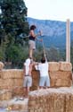 11) Estacando muro