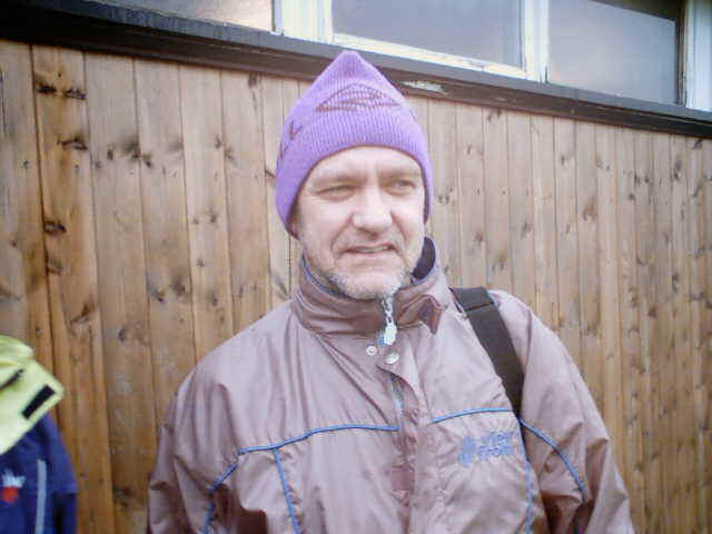 Alan A(Pensive look).jpg (32698 bytes)