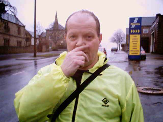 Ed(Picking nose).jpg (30806 bytes)