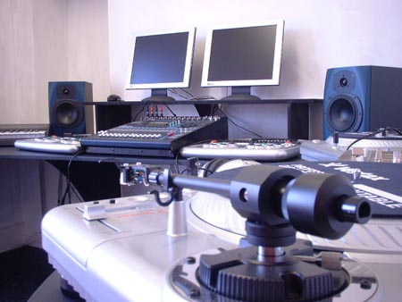KONTAKT004