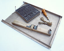 Description: http://upload.wikimedia.org/wikipedia/commons/thumb/3/32/Handsatz_Zubehoer.jpg/220px-Handsatz_Zubehoer.jpg