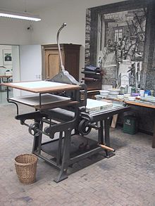 Description: http://upload.wikimedia.org/wikipedia/commons/thumb/f/fd/Litography_press_with_map_of_Moosburg_02.jpg/220px-Litography_press_with_map_of_Moosburg_02.jpg