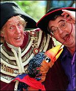 Emu with some twat........and the bloke with the glasses!!!